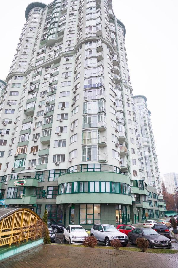 Navit Luxury Apartments With Breakfast Near The Railway Station, The City Center And The Park Kiev Bagian luar foto