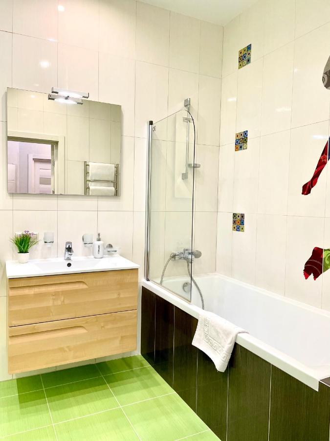 Navit Luxury Apartments With Breakfast Near The Railway Station, The City Center And The Park Kiev Bagian luar foto
