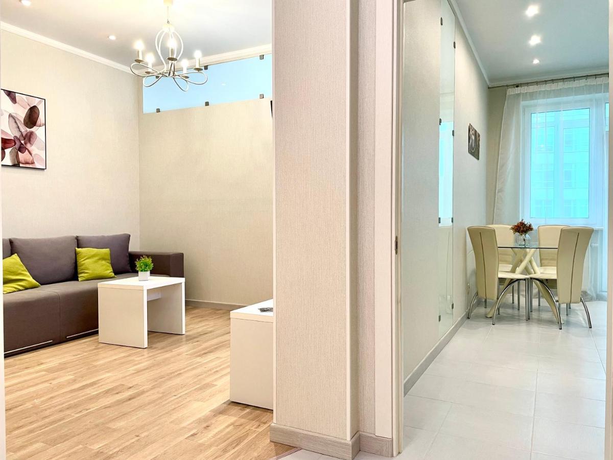 Navit Luxury Apartments With Breakfast Near The Railway Station, The City Center And The Park Kiev Bagian luar foto