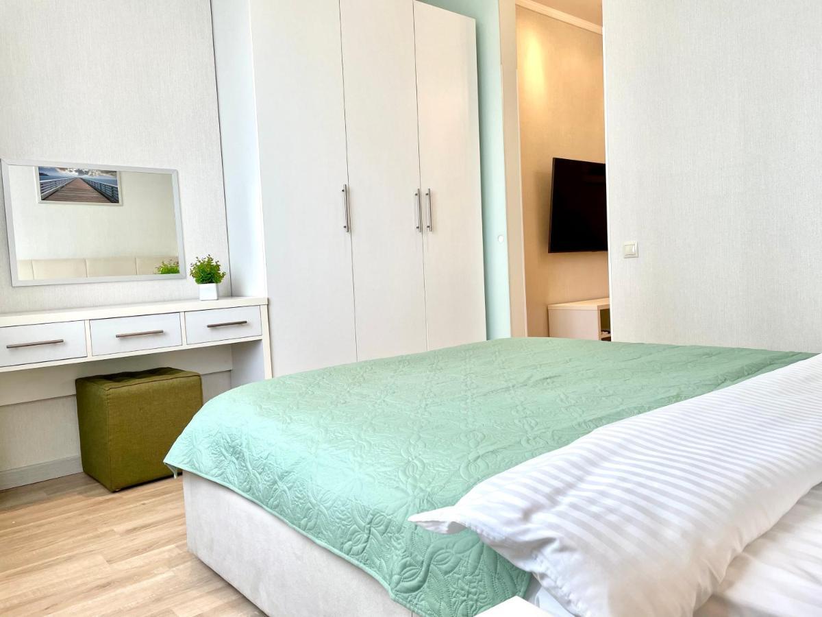 Navit Luxury Apartments With Breakfast Near The Railway Station, The City Center And The Park Kiev Bagian luar foto