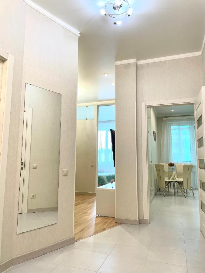 Navit Luxury Apartments With Breakfast Near The Railway Station, The City Center And The Park Kiev Bagian luar foto