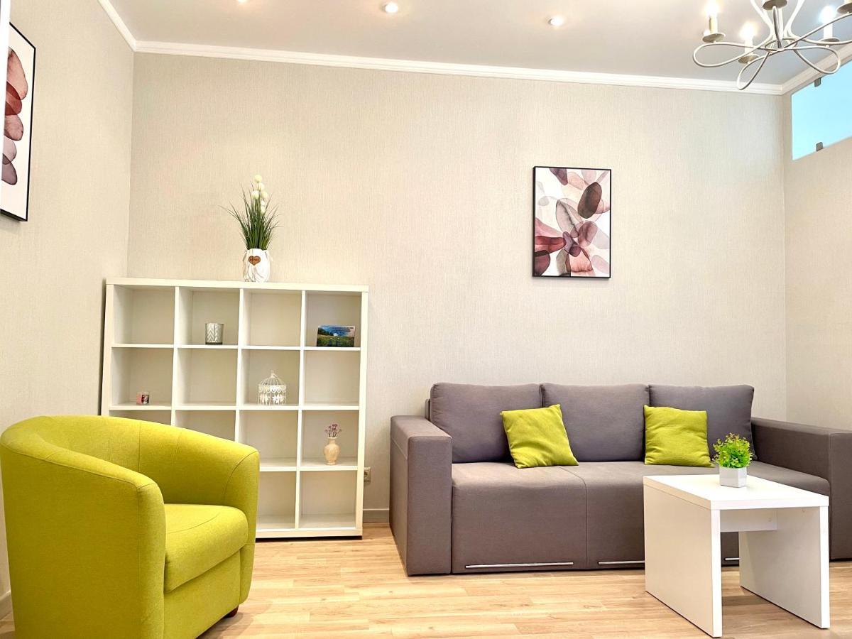 Navit Luxury Apartments With Breakfast Near The Railway Station, The City Center And The Park Kiev Bagian luar foto