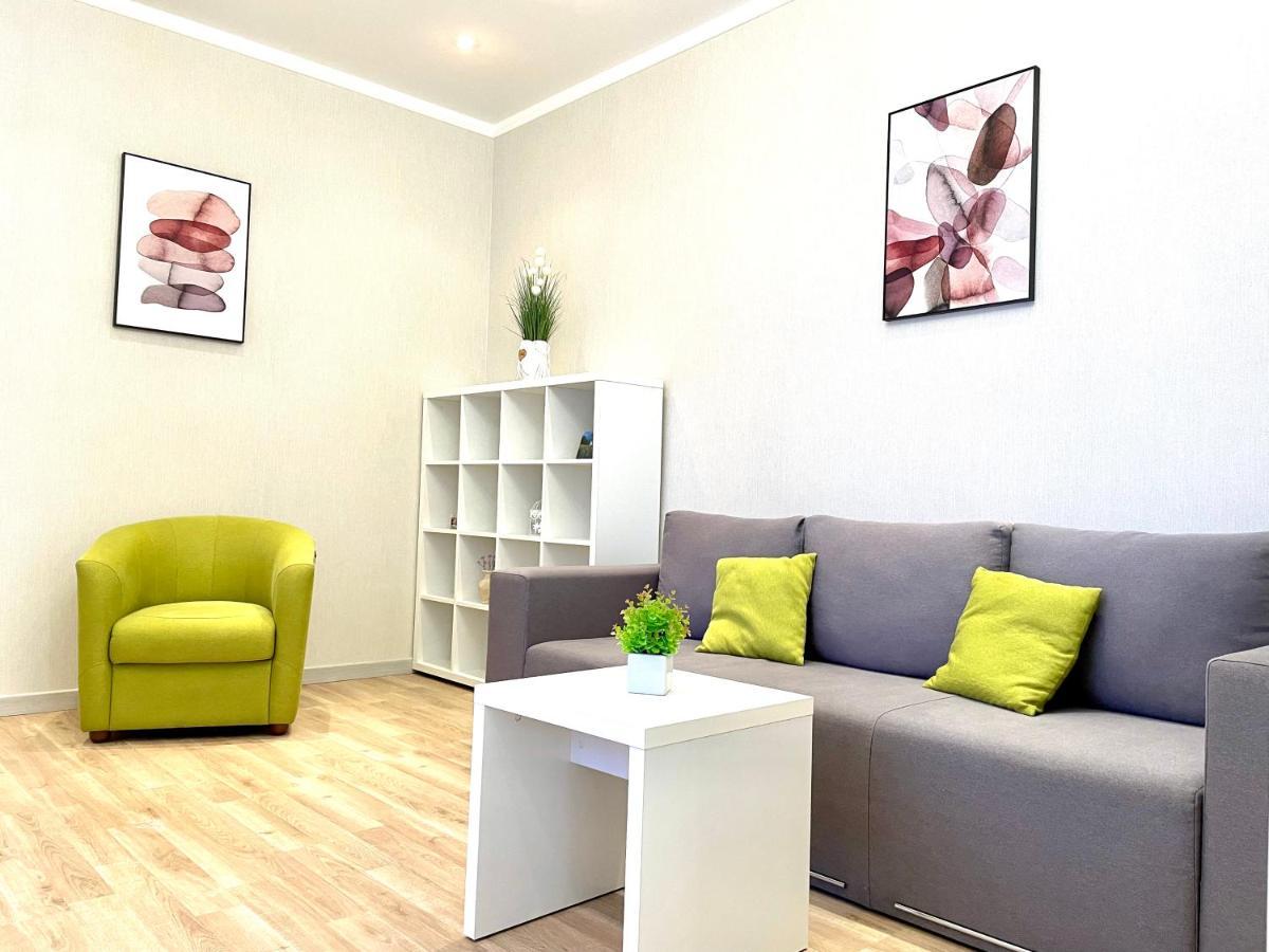Navit Luxury Apartments With Breakfast Near The Railway Station, The City Center And The Park Kiev Bagian luar foto