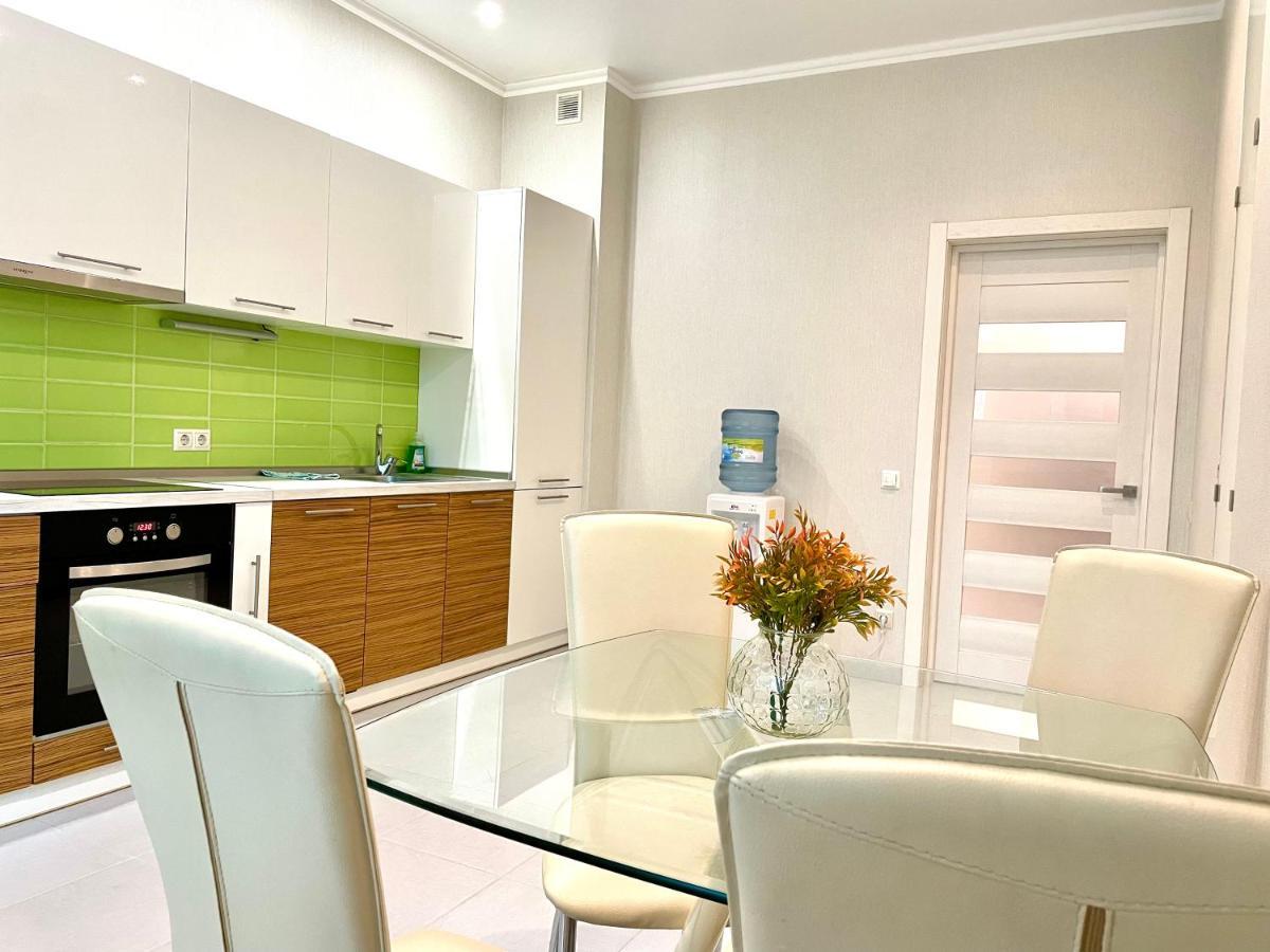 Navit Luxury Apartments With Breakfast Near The Railway Station, The City Center And The Park Kiev Bagian luar foto