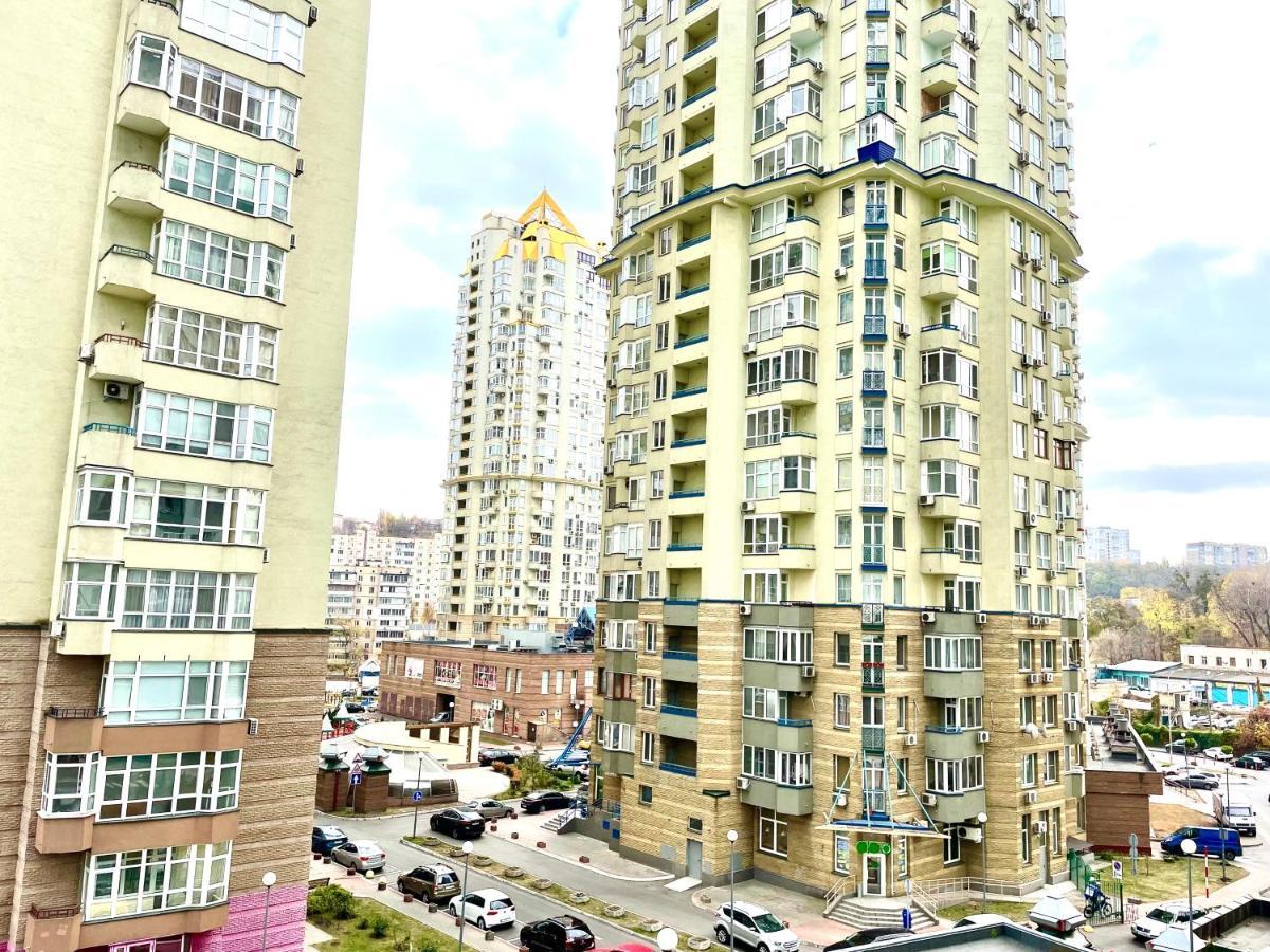 Navit Luxury Apartments With Breakfast Near The Railway Station, The City Center And The Park Kiev Bagian luar foto