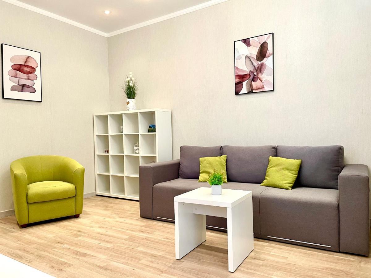 Navit Luxury Apartments With Breakfast Near The Railway Station, The City Center And The Park Kiev Bagian luar foto