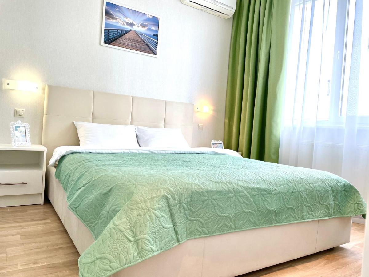Navit Luxury Apartments With Breakfast Near The Railway Station, The City Center And The Park Kiev Bagian luar foto