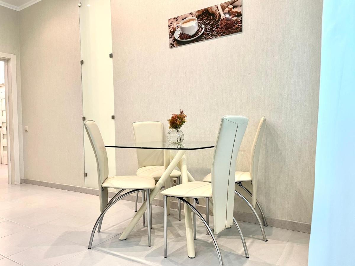 Navit Luxury Apartments With Breakfast Near The Railway Station, The City Center And The Park Kiev Bagian luar foto