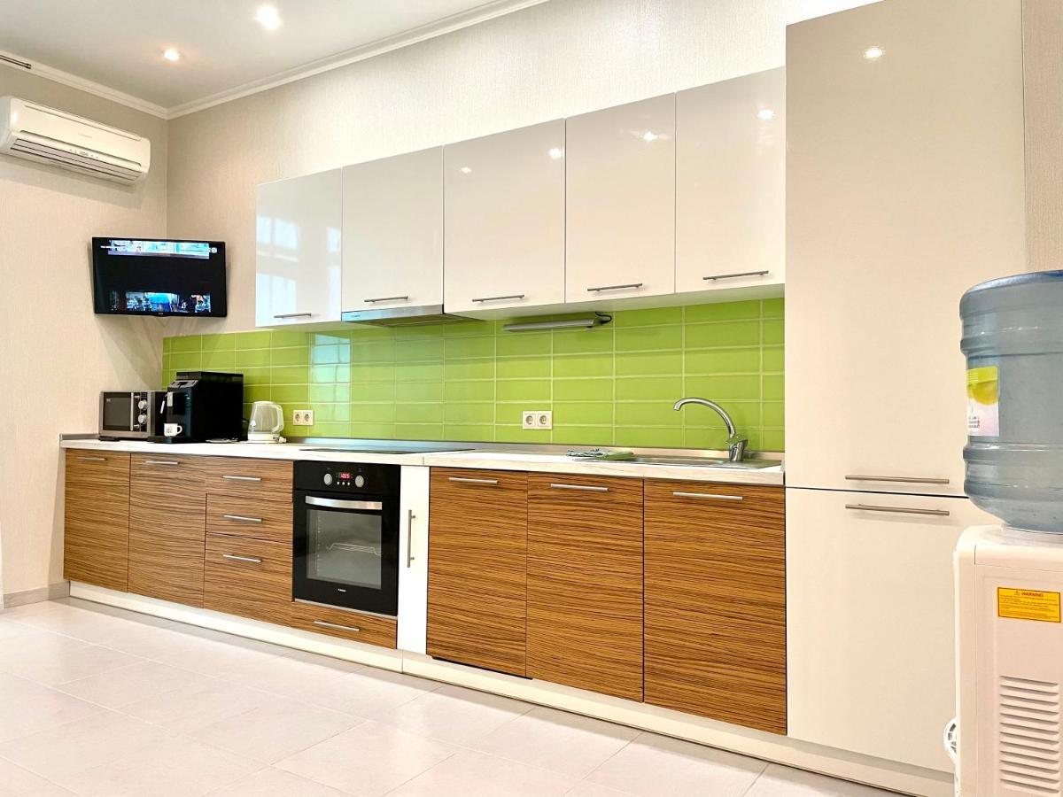 Navit Luxury Apartments With Breakfast Near The Railway Station, The City Center And The Park Kiev Bagian luar foto