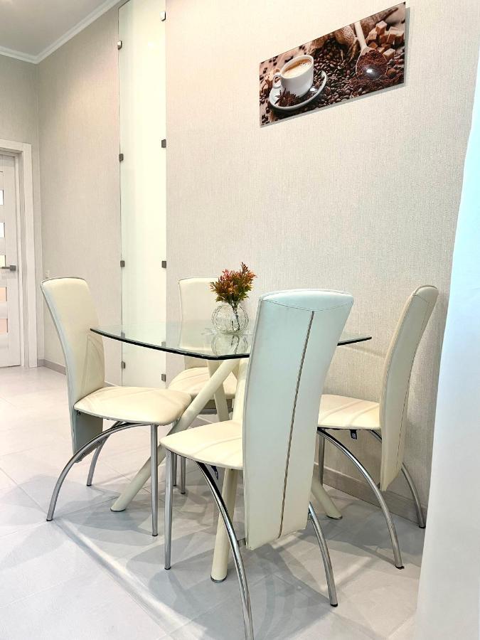Navit Luxury Apartments With Breakfast Near The Railway Station, The City Center And The Park Kiev Bagian luar foto