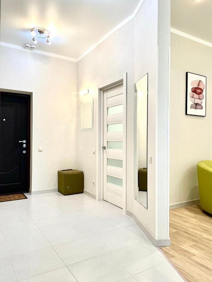 Navit Luxury Apartments With Breakfast Near The Railway Station, The City Center And The Park Kiev Bagian luar foto