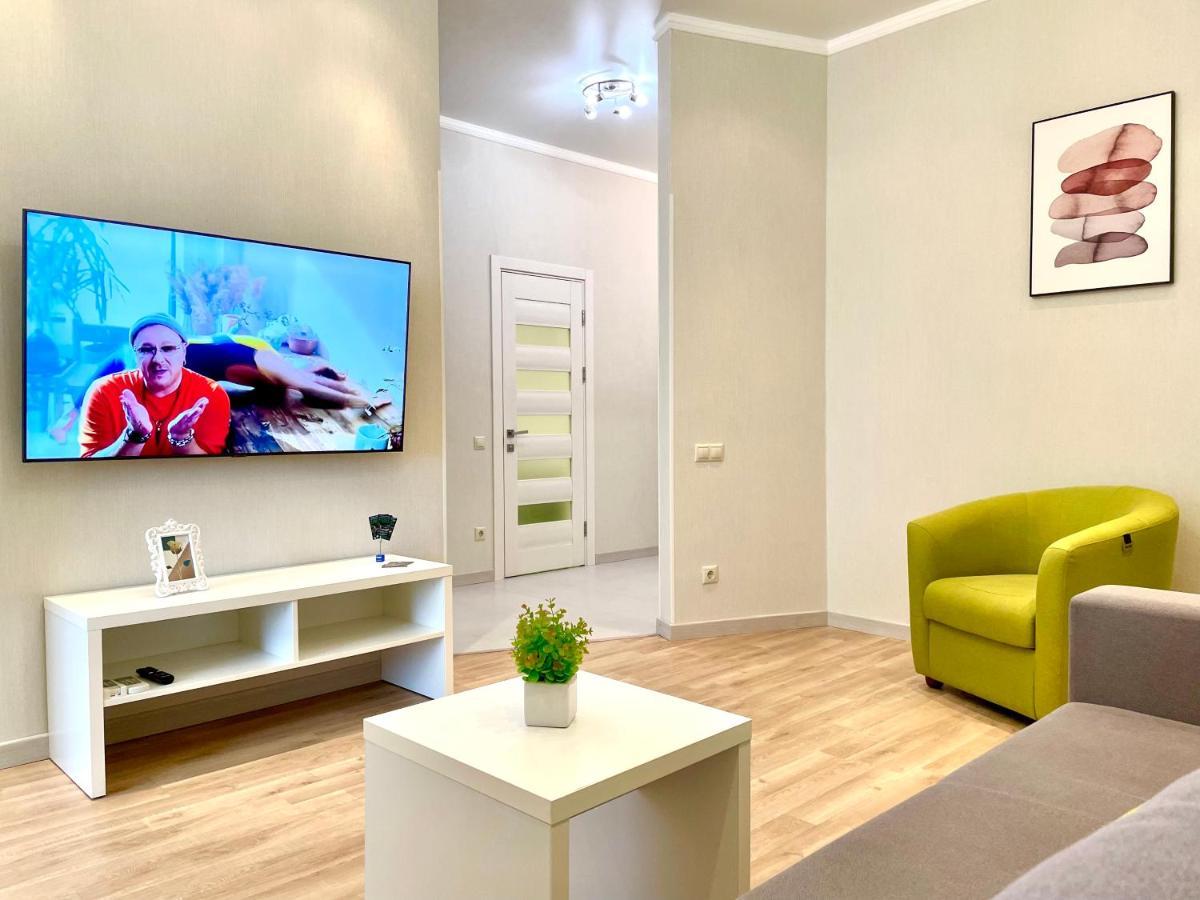 Navit Luxury Apartments With Breakfast Near The Railway Station, The City Center And The Park Kiev Bagian luar foto