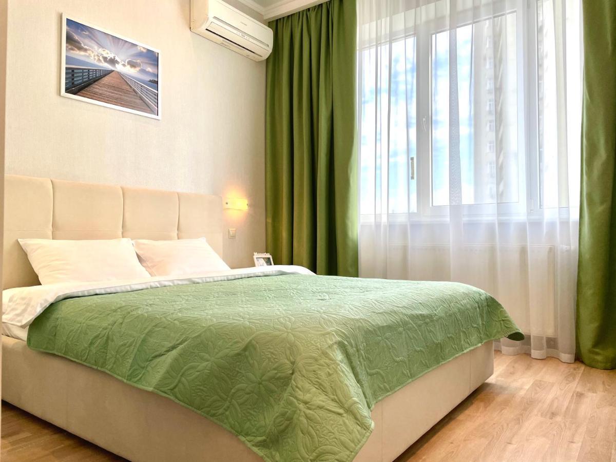 Navit Luxury Apartments With Breakfast Near The Railway Station, The City Center And The Park Kiev Bagian luar foto