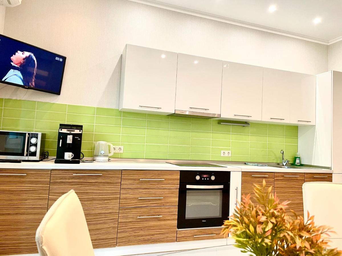 Navit Luxury Apartments With Breakfast Near The Railway Station, The City Center And The Park Kiev Bagian luar foto